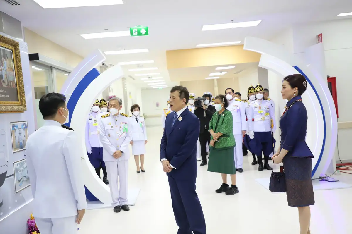 "ในหลวง-พระราชินี"เสด็จฯทรงเปิดอาคารนวมินทรบพิตร 84 พรรษารพ.ศิริราช