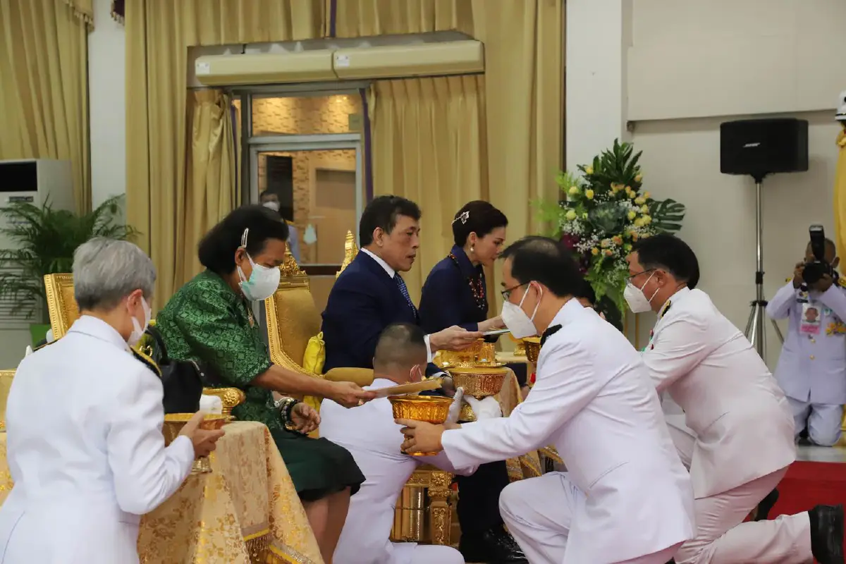 "ในหลวง-พระราชินี"เสด็จฯทรงเปิดอาคารนวมินทรบพิตร 84 พรรษารพ.ศิริราช