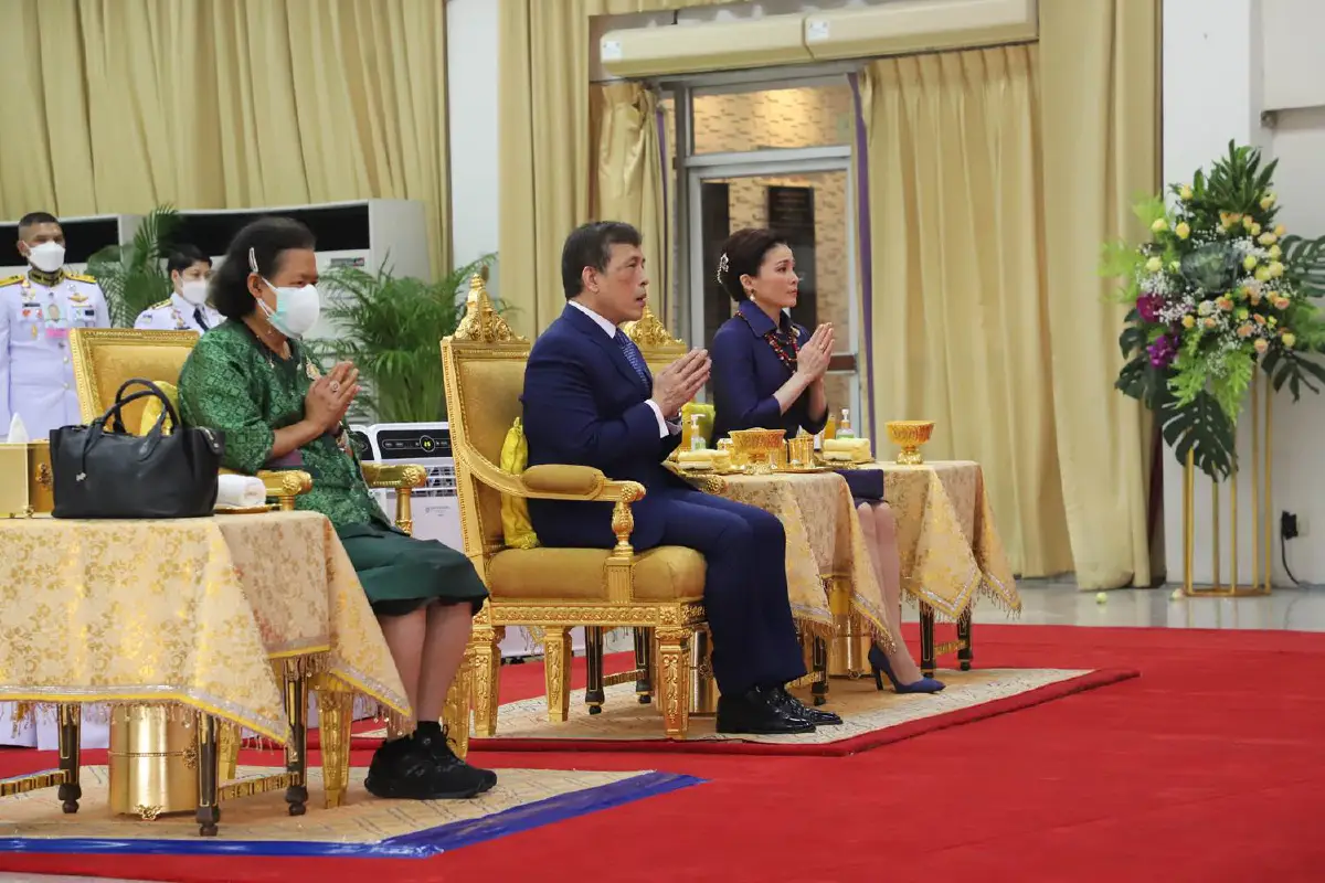 "ในหลวง-พระราชินี"เสด็จฯทรงเปิดอาคารนวมินทรบพิตร 84 พรรษารพ.ศิริราช