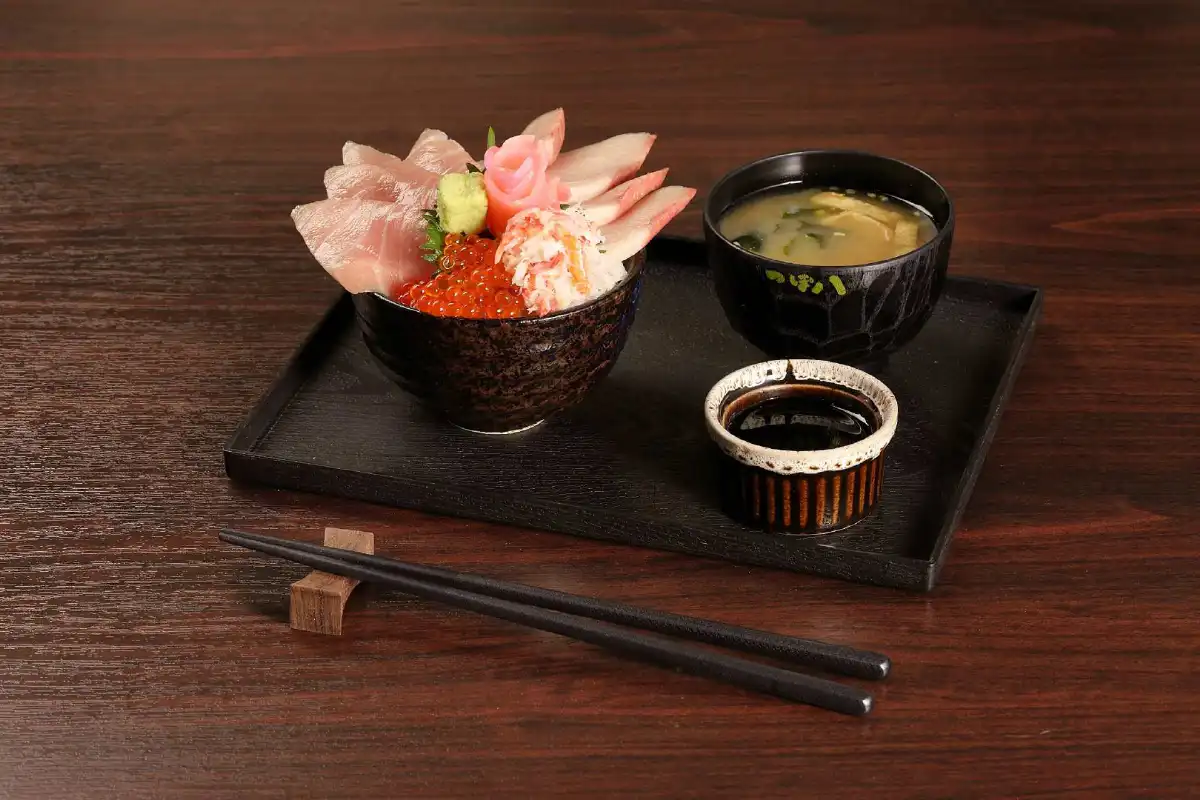 สึโบฮาจิ เอาใจคนรักเมนูปลาด้วย 'เรียวโอะชิด้ง' ดงบุริสไตล์ญี่ปุ่น 7 เมนู