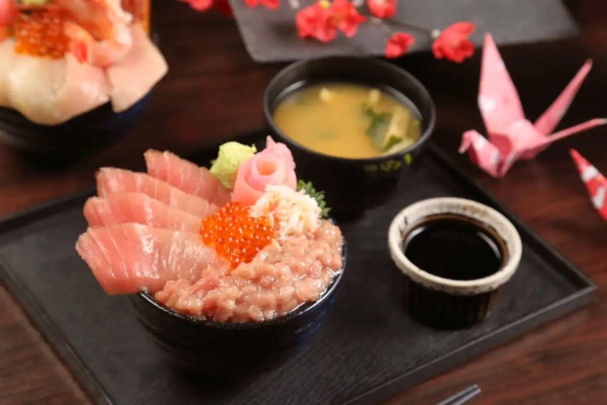 สึโบฮาจิ เอาใจคนรักเมนูปลาด้วย 'เรียวโอะชิด้ง' ดงบุริสไตล์ญี่ปุ่น 7 เมนู