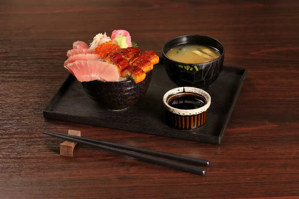 สึโบฮาจิ เอาใจคนรักเมนูปลาด้วย 'เรียวโอะชิด้ง' ดงบุริสไตล์ญี่ปุ่น 7 เมนู