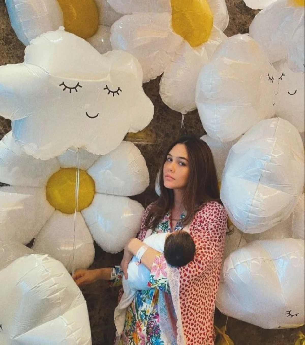 “เอม พินทองทา” ลูกสาว “ทักษิณ” มอบของขวัญให้ “น้องแอบิเกล”สุดน่ารัก!