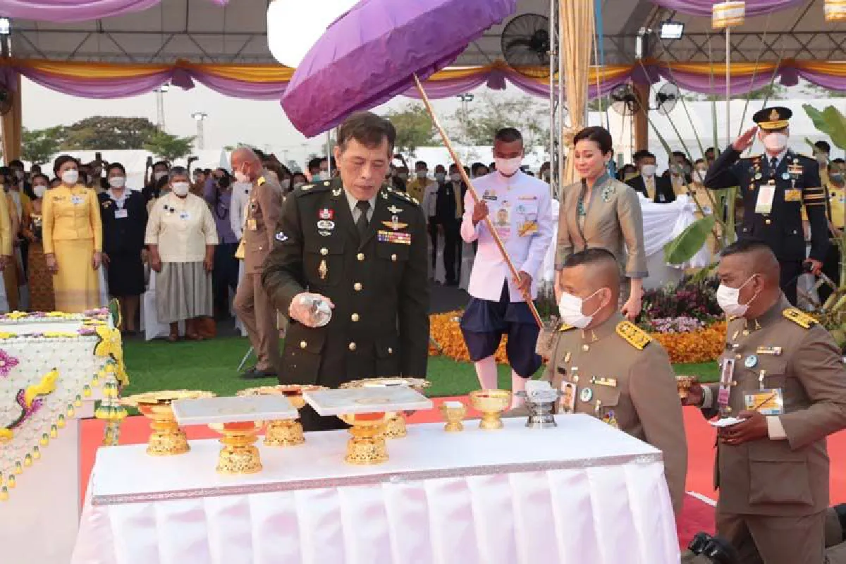 "ในหลวง-พระราชินี"เสด็จฯวางศิลาฤกษ์แท่นฐานพระบรมราชานุสาวรีย์สมเด็จพระนเรศวรฯ 