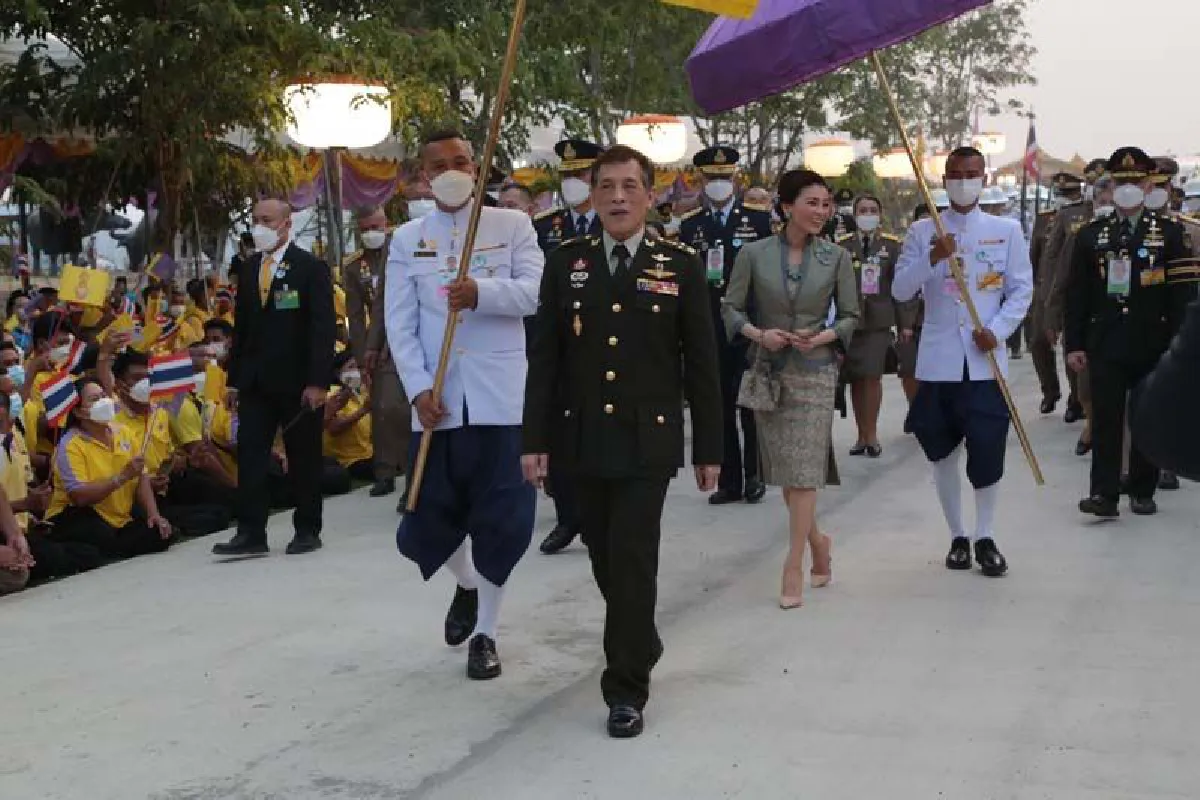 "ในหลวง-พระราชินี"เสด็จฯวางศิลาฤกษ์แท่นฐานพระบรมราชานุสาวรีย์สมเด็จพระนเรศวรฯ 