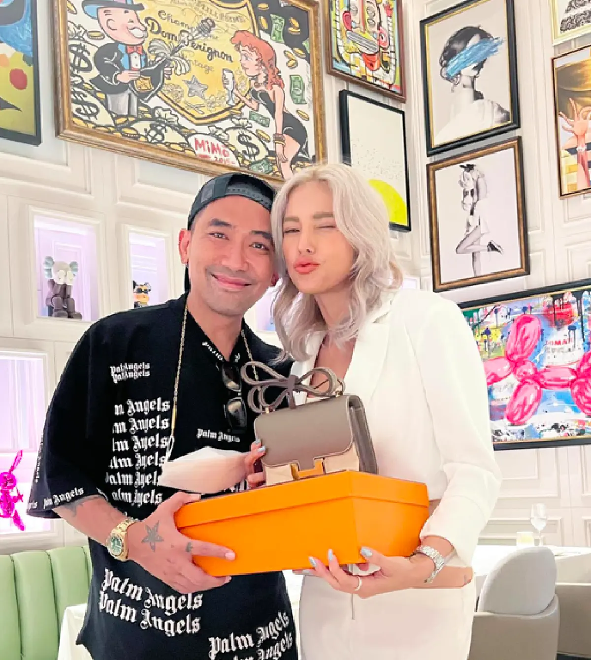 “อุ้ม ลักขณา ”ยิ้มแก้มปริ “บอล กฤษณะ” เซอร์ไพรส์วันเกิด ด้วยแอร์เมสกล่องใหญ่