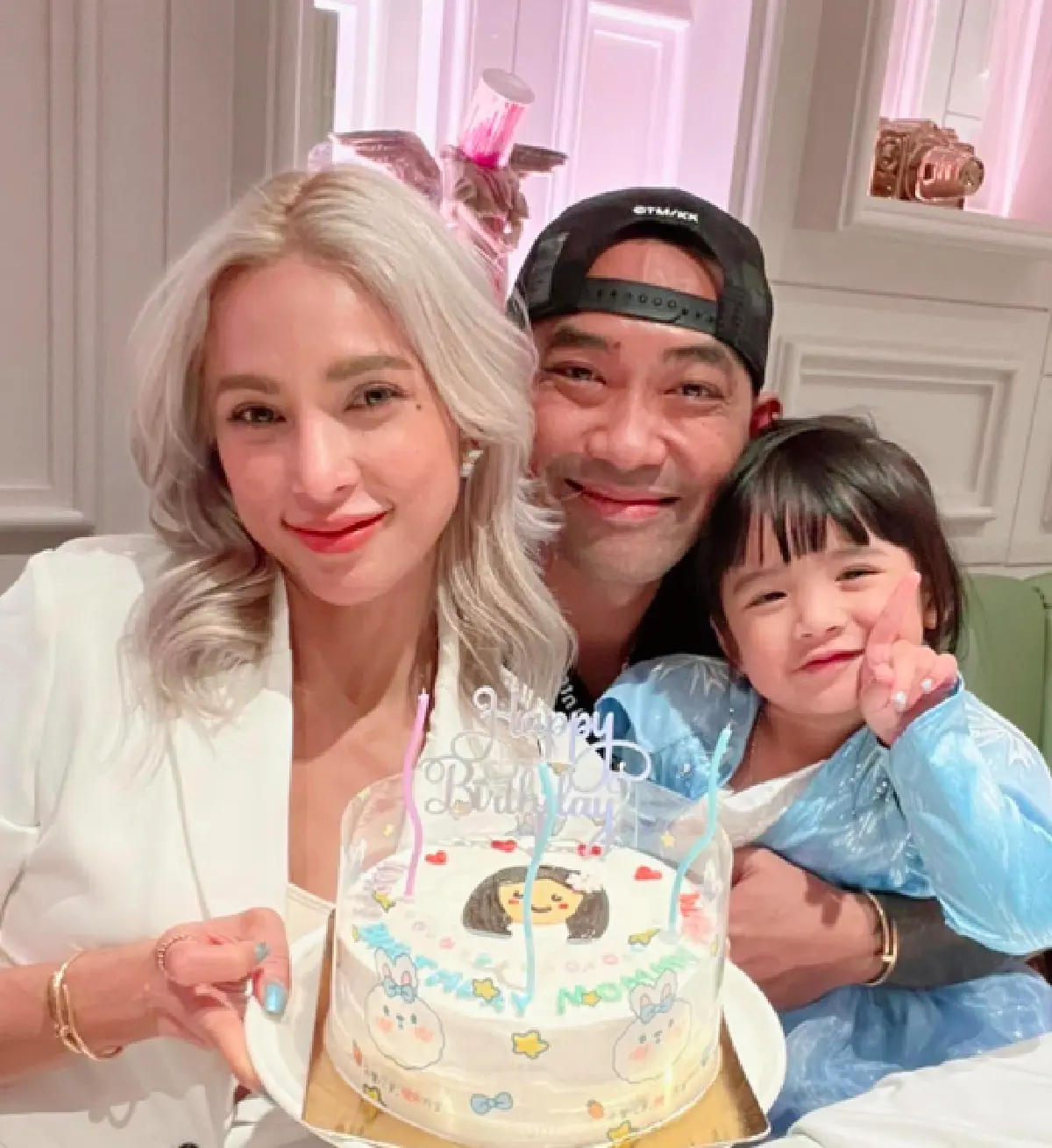 “อุ้ม ลักขณา ”ยิ้มแก้มปริ “บอล กฤษณะ” เซอร์ไพรส์วันเกิด ด้วยแอร์เมสกล่องใหญ่