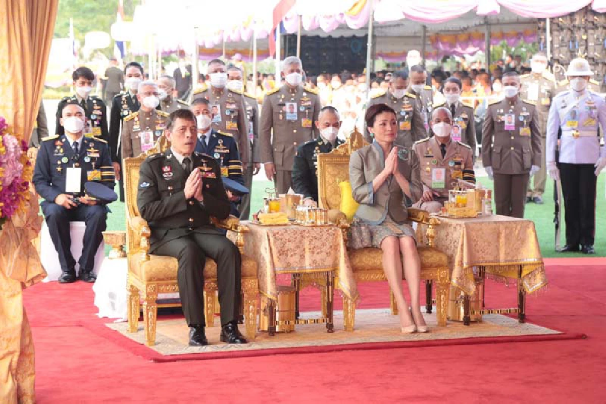 "ในหลวง-พระราชินี"เสด็จฯวางศิลาฤกษ์แท่นฐานพระบรมราชานุสาวรีย์สมเด็จพระนเรศวรฯ 