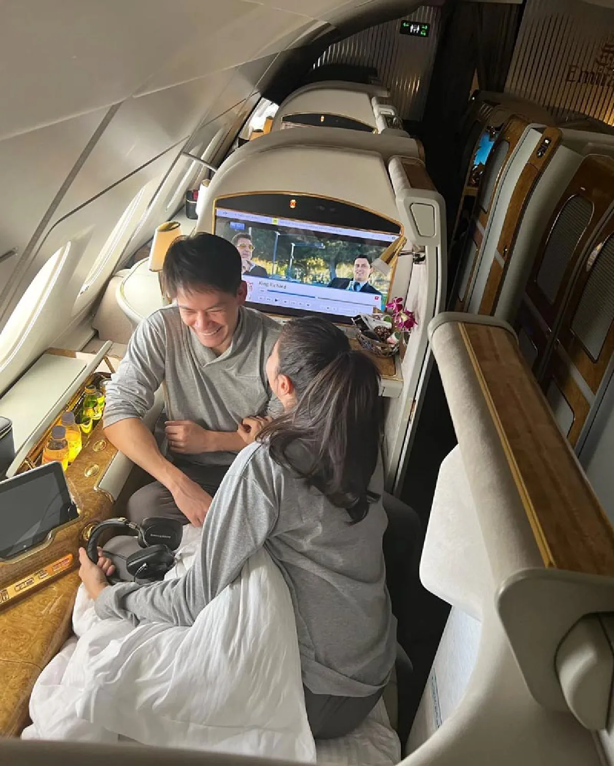  ลูกคนที่ 2 ต้องมา! “กรณ์-ศรีริต้า” บินลัดฟ้าฮันนีมูน หวานฉ่ำกลางอากาศ