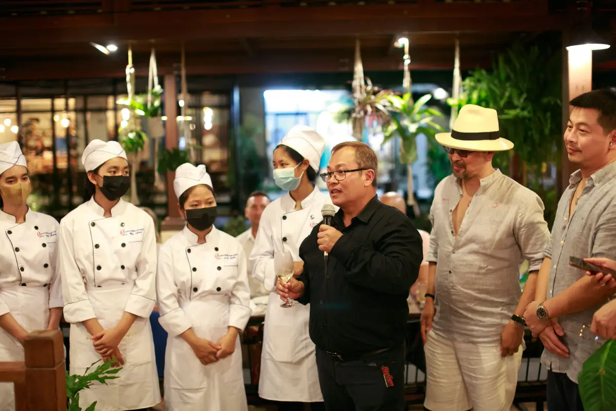 3 เชฟดังแท็กทีมเฉพาะกิจ จัดเมนู 12 คอร์สสุดพิเศษ ปลุกกระแส Samui Gastronomy Tourism