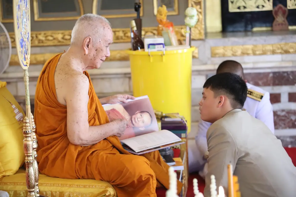 "เจ้าฟ้าทีปังกรรัศมีโชติ"เสด็จทรงสนทนาธรรม'สมเด็จพระสังฆราช'