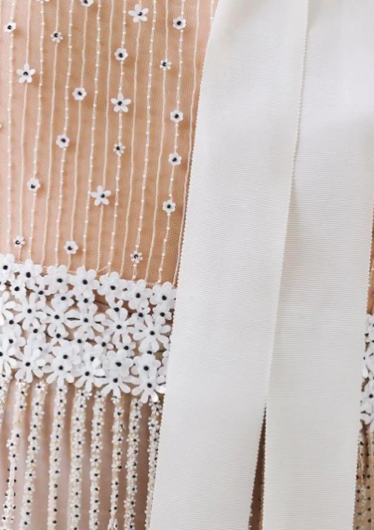 ส่องชุด “ดิว อริสรา” ในวันปาร์ตี้ฉลองข่าวดี จากแบรนด์ดังราคาเกือบล้าน