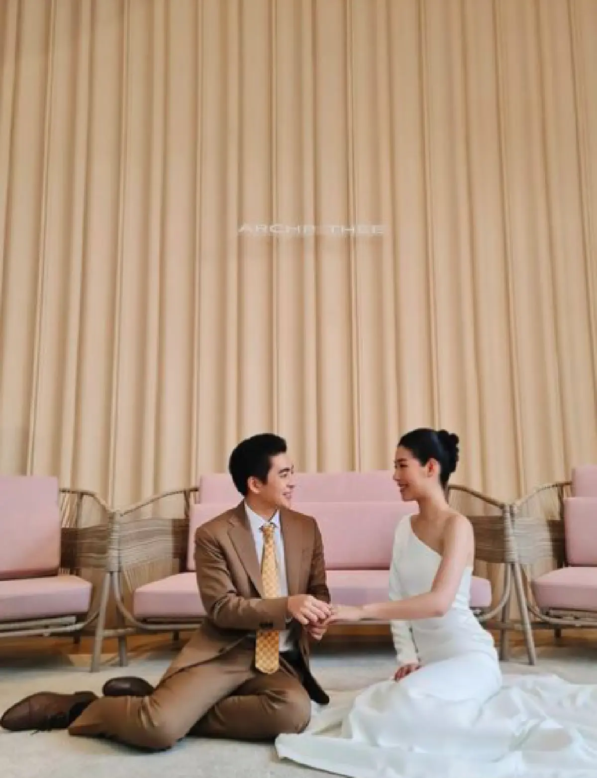 “น็อต อัครณัฐ” จับมือแฟนสาวเข้าพิธีวิวาห์สุดโรแมนติก!