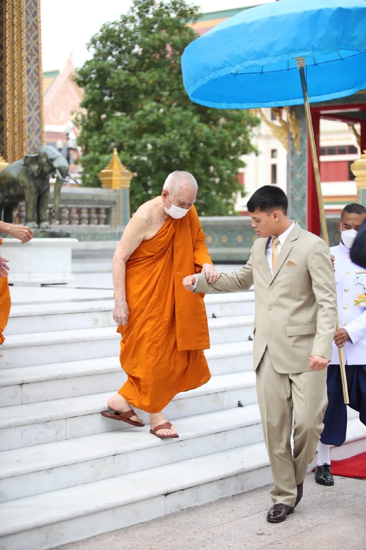 "เจ้าฟ้าทีปังกรรัศมีโชติ"เสด็จทรงสนทนาธรรม'สมเด็จพระสังฆราช'