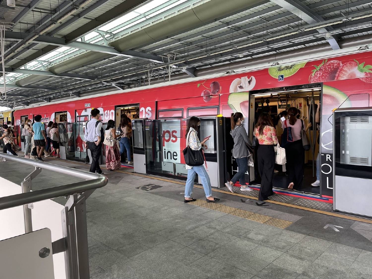 สงกรานต์ 2 วันคนเดินทางระบบรางทะลุ 1.2 ล้านคน สงกรานต์ 2 วันคนเดินทางระบบรางทะลุ 1.2 ล้านคน