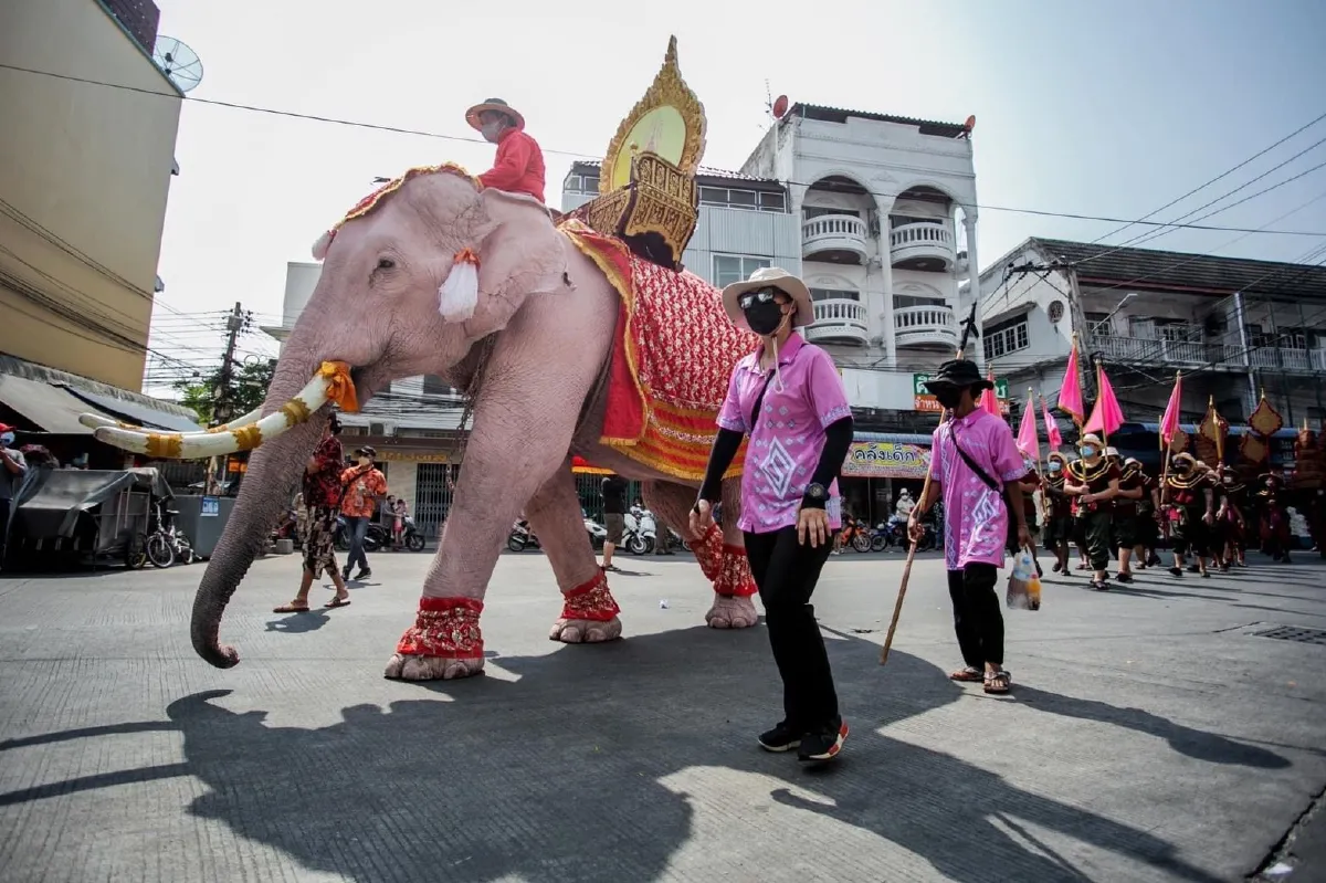 สงกรานต์ชลบุรีคึก! ขบวนแห่อ.ศรีราชา คว้าถ้วยพระราชทาน 