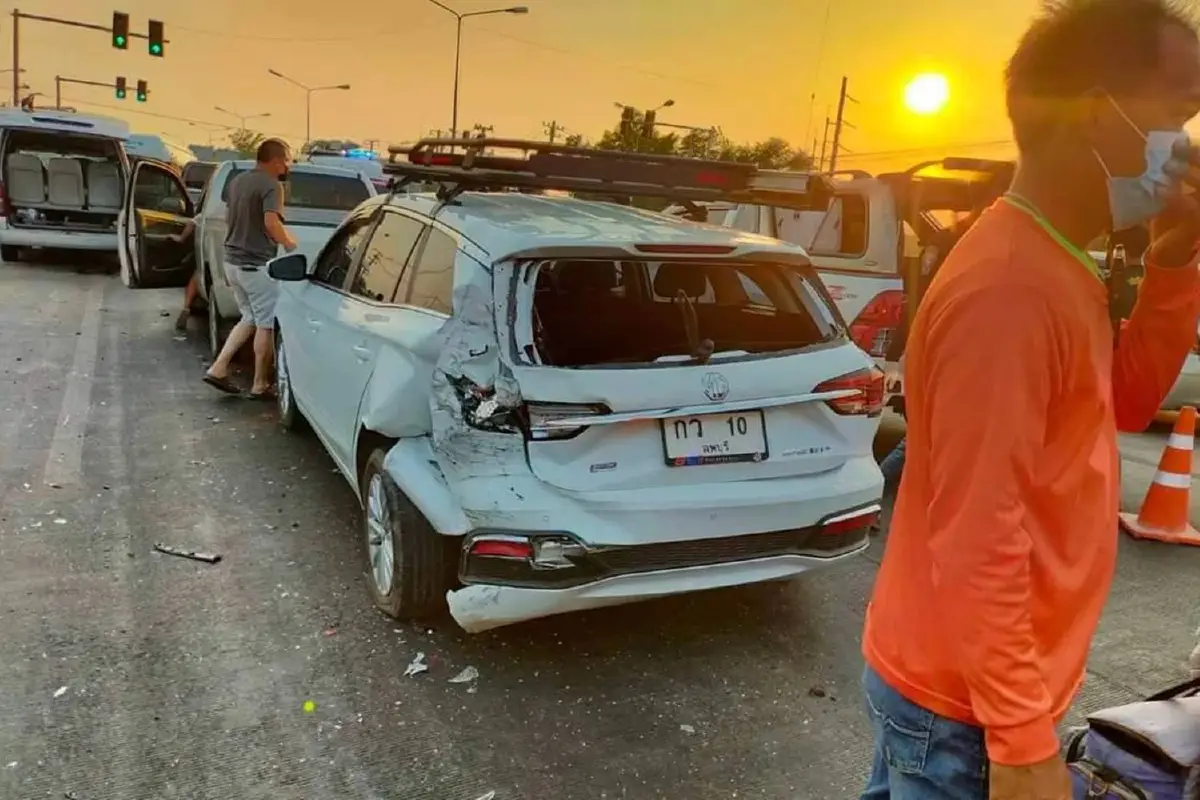 รถตู้ชนกันขาเข้ากทม.ที่อ.ชัยบาดาลมีผู้บาดเจ็บ21ราย