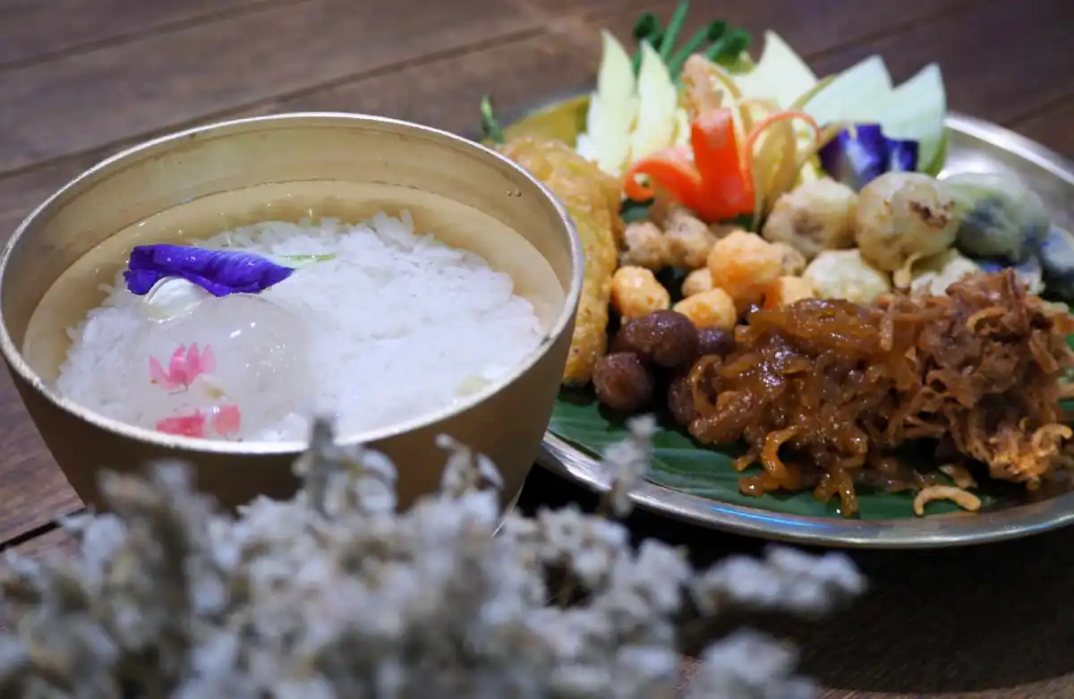 ต้อนรับปีใหม่ไทยด้วยเมนู “ข้าวแช่” ณ ห้องอาหาร สยาม ที รูม