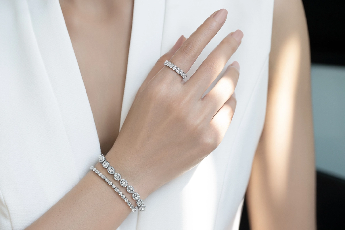 จุดประกายความแวววาวให้กับฤดูร้อน ด้วย THE PROMISE OVAL DIAMOND COLLECTION