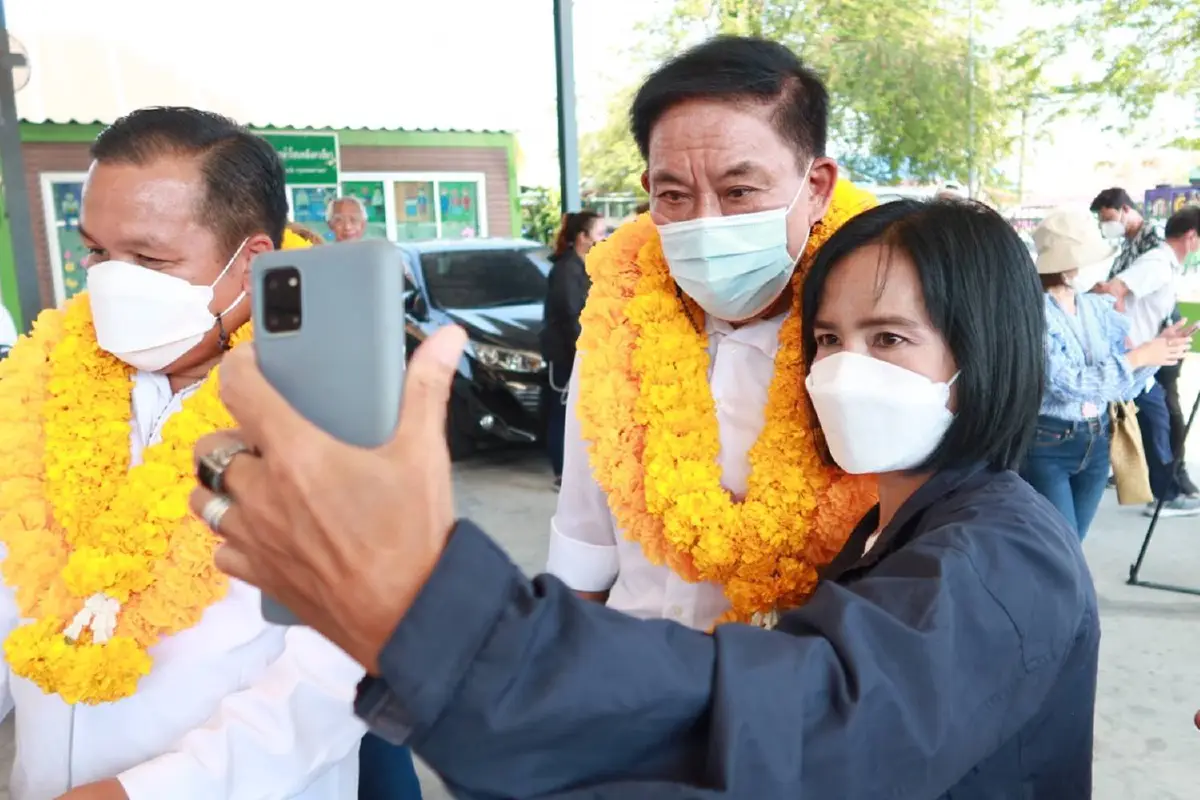 "อัศวิน"ลุยหาเสียงเขตลาดกระบังอ้อนขอกลับมาทำหน้าที่อีกครั้ง