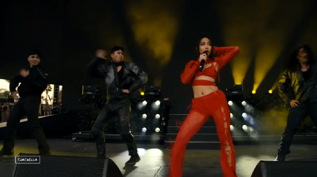 “มิลลิ” ฟาดท่อนแรปไทย-กินข้าวเหนียวมะม่วงโชว์บนเวทีใหญ่ 