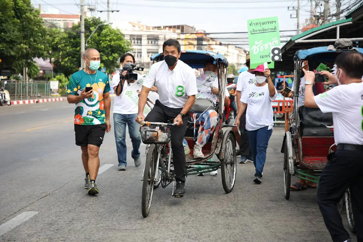 "ชัชชาติ" ฟิตเปรี๊ยะ ปั่นสามล้อถีบขอคะแนน