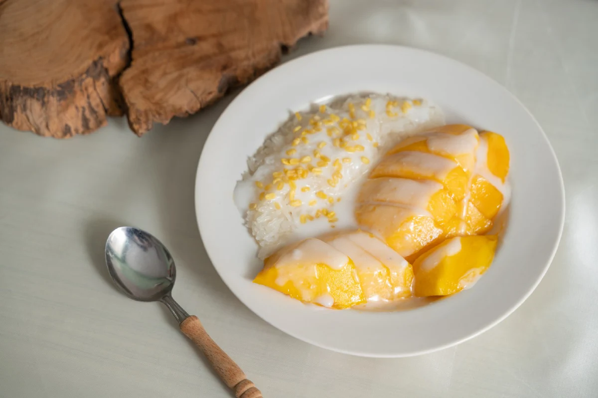 เปิดโผ 5 อันดับร้านข้าวเหนียวมะม่วงยอดฮิตจากกระแส #MILLILiveatCoachella 