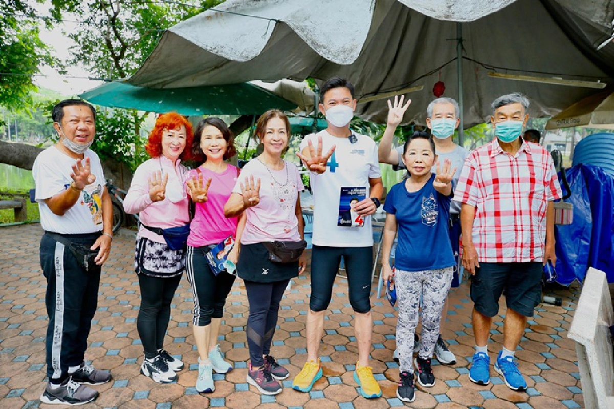 "เอ้ สุชัชวีร์"หาเสียง สวนลุมฯ ชี้ พื้นที่สีเขียวคนต้องเข้าถึงได้ง่ายผู้สมัคร