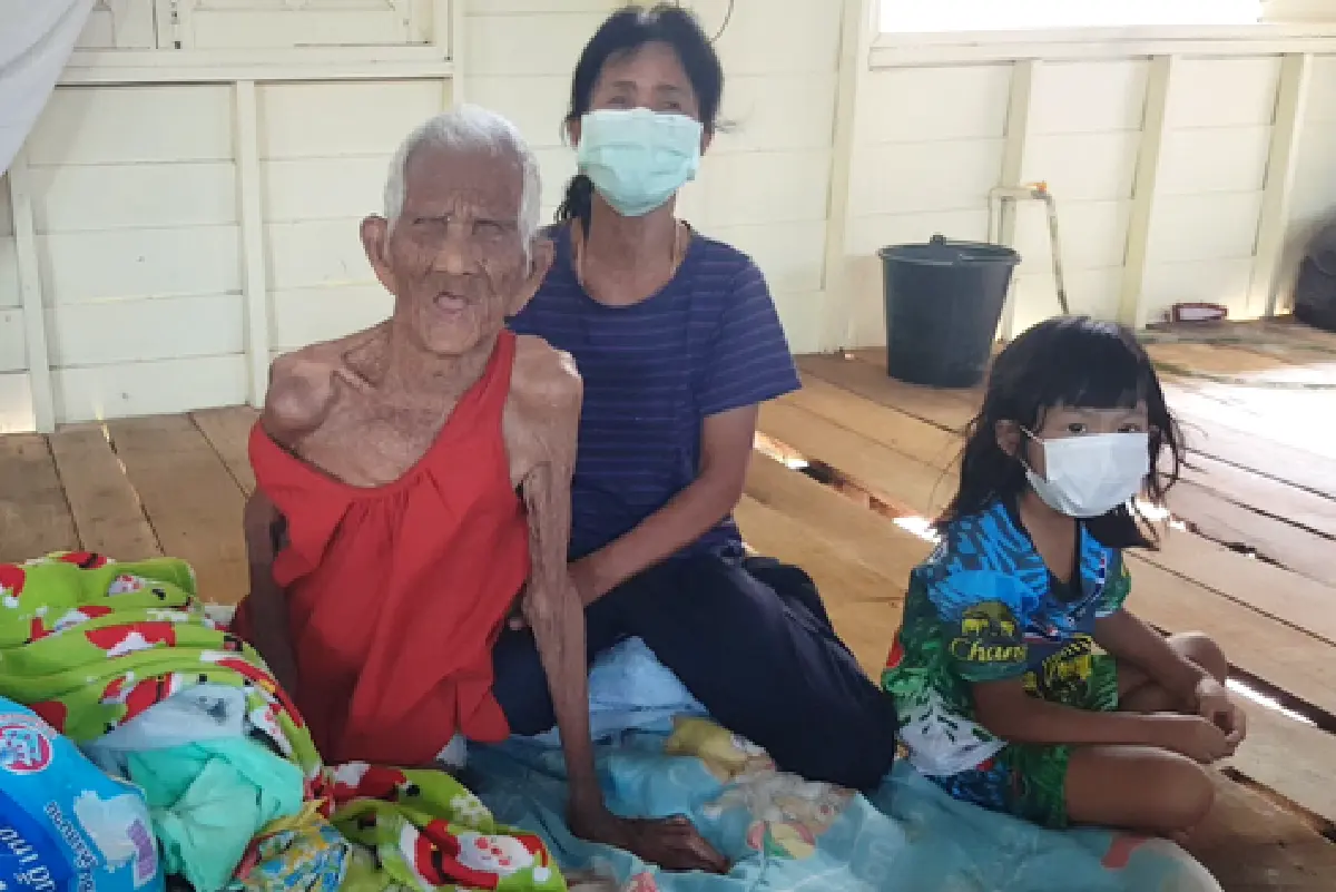 แม่เฒ่า 5 แผ่นดิน ตาบอดเดินไม่ได้ อายุยืน 107 ปี