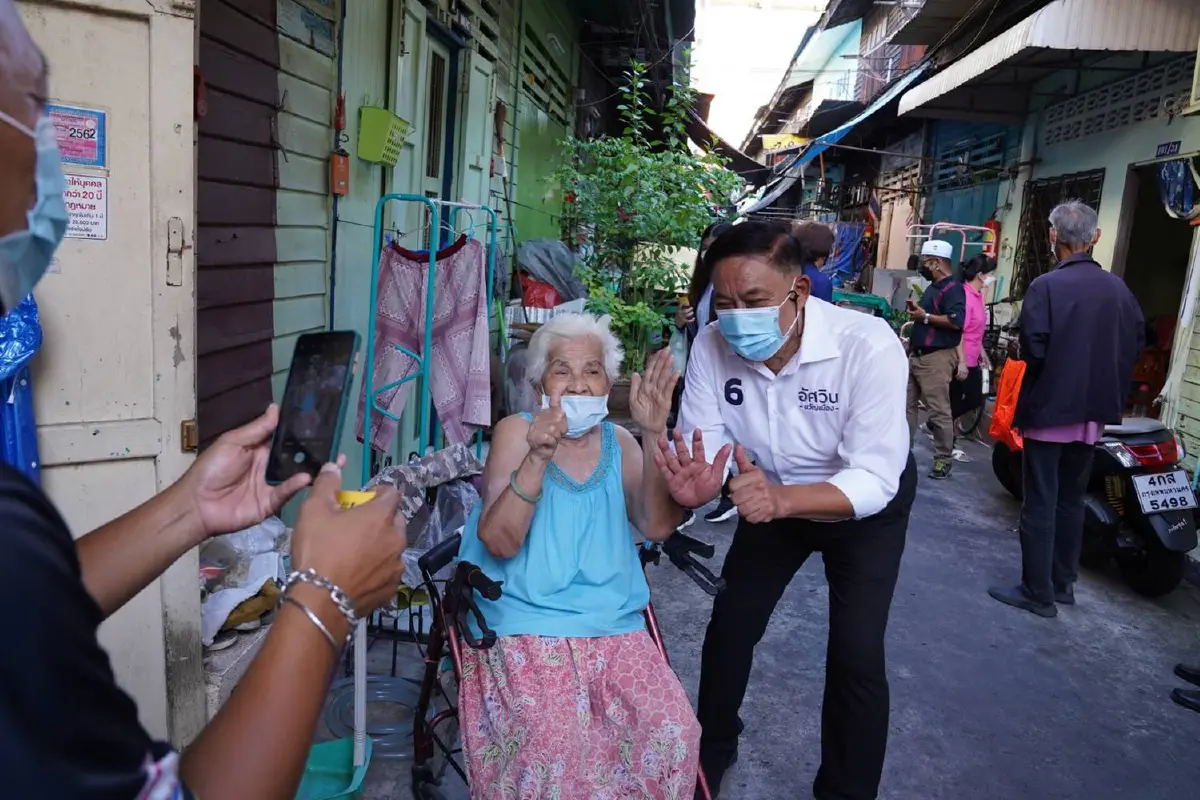 "อัศวิน"ลุยหาเสียงเคาะถึงประตูหน้าบ้านขอกลับมาทำหน้าที่อีก