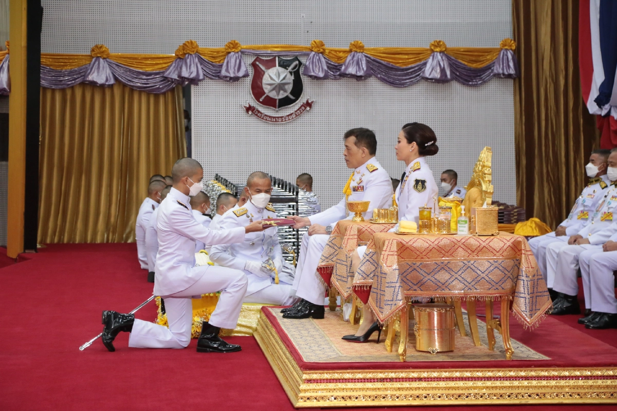 "ในหลวง-พระราชินี"เสด็จฯพระราชทานกระบี่นักเรียนนายร้อยตำรวจ 