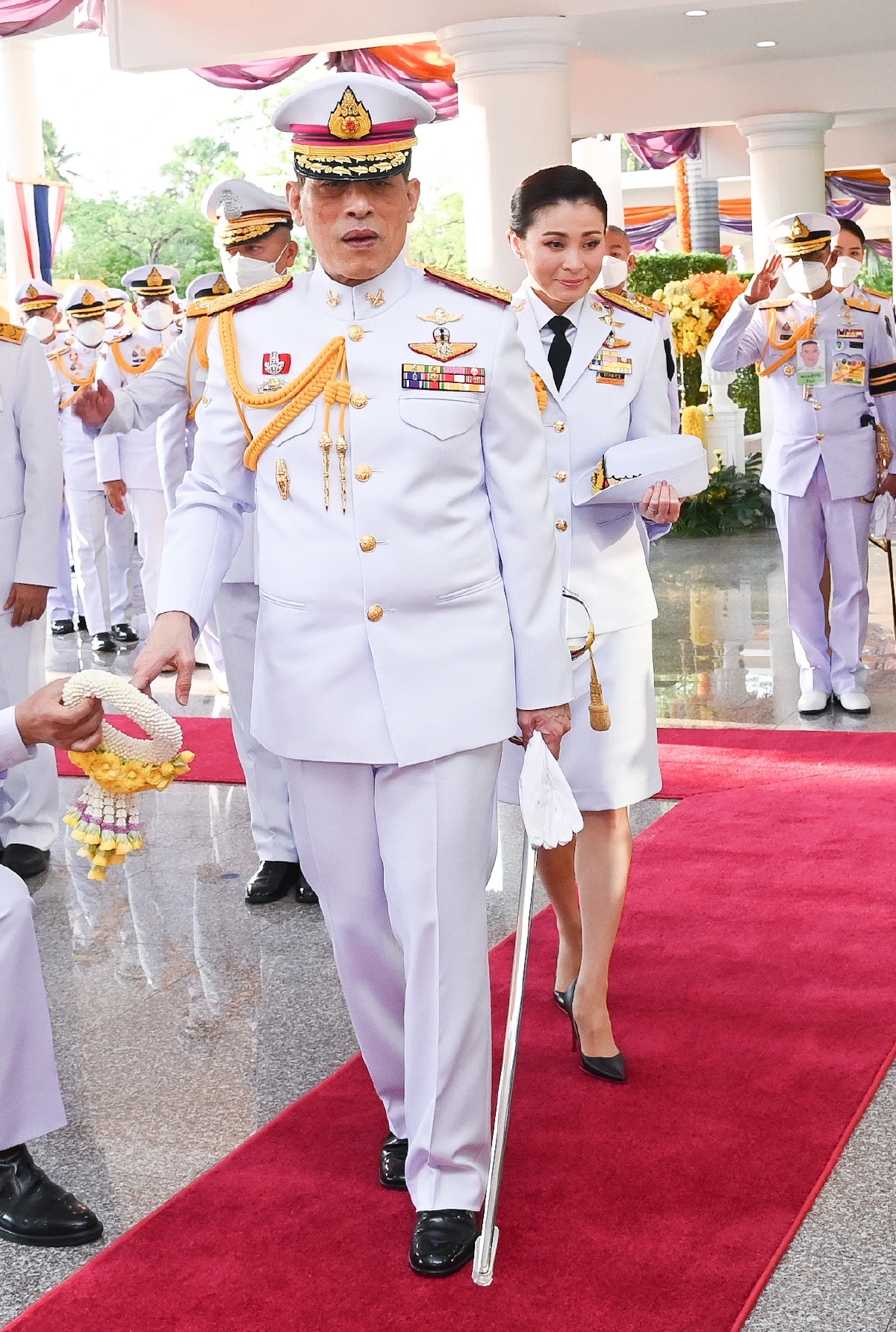 "ในหลวง-พระราชินี"เสด็จฯพระราชทานกระบี่นักเรียนนายร้อยตำรวจ 