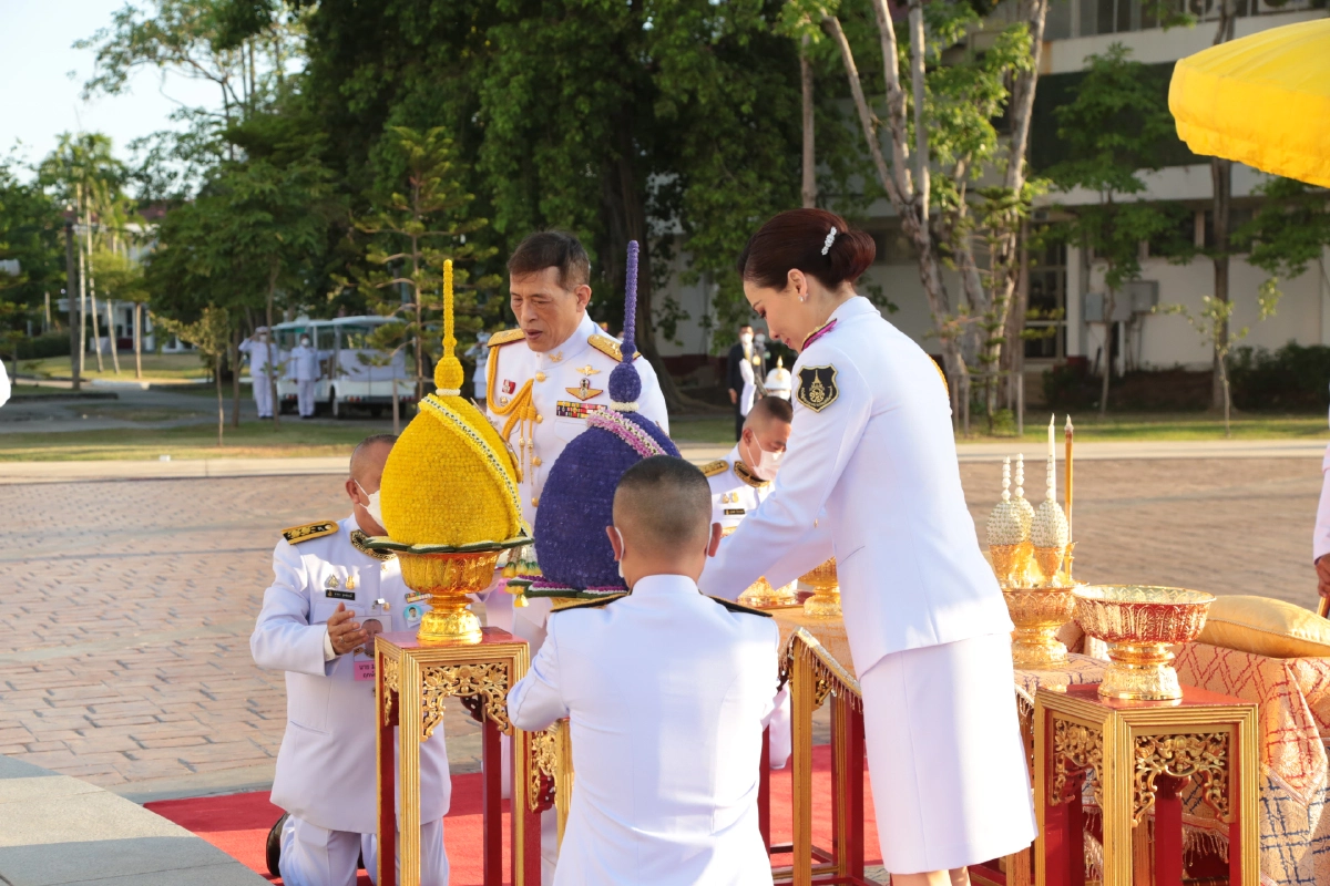"ในหลวง-พระราชินี"เสด็จฯพระราชทานกระบี่นักเรียนนายร้อยตำรวจ 