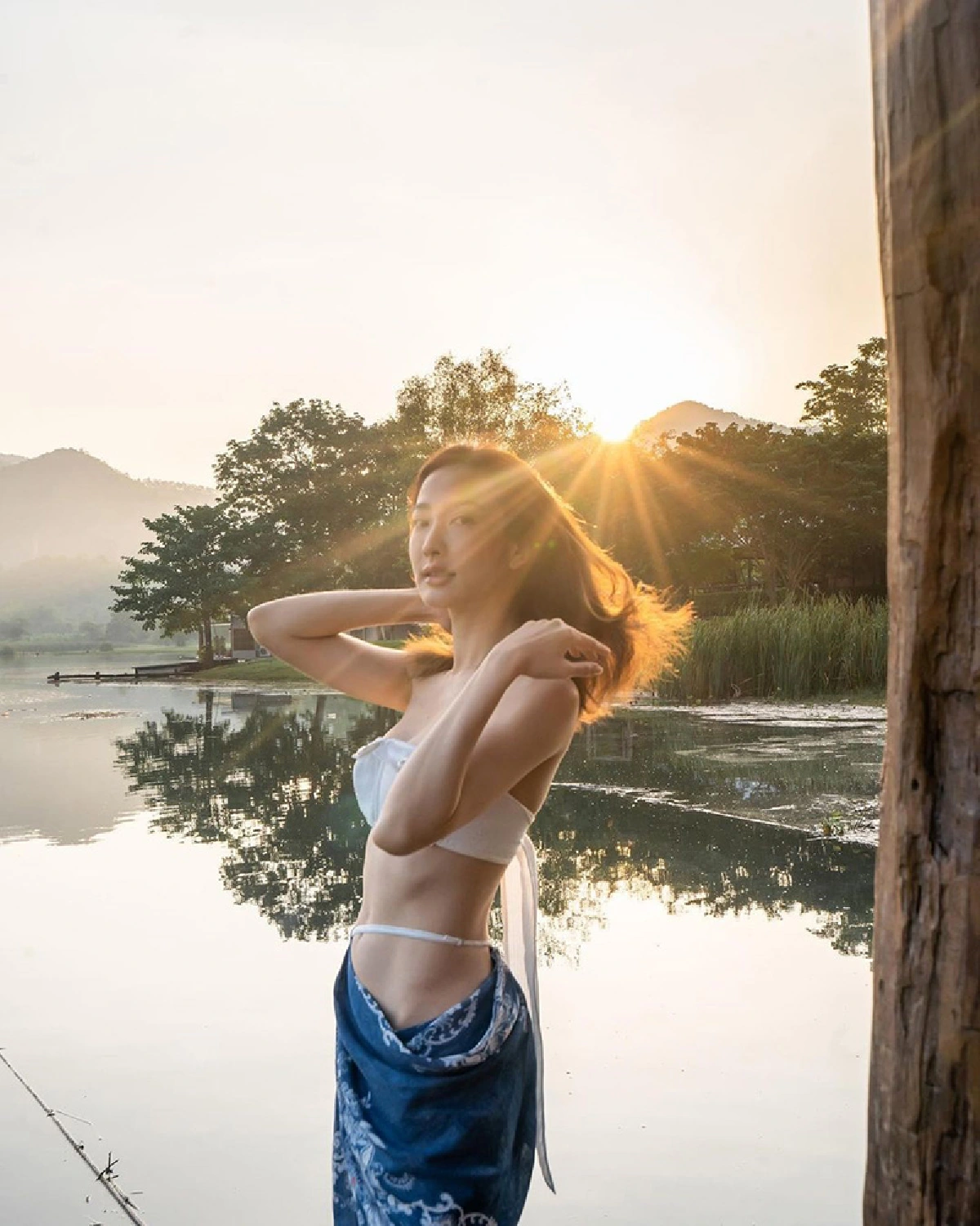 “แต้ว ณฐพร” เซ็กซี่ท่ามกลางป่าเขา ในชุดเกาะอกตัวจิ๋วผ่าอกโชว์แวบๆ 