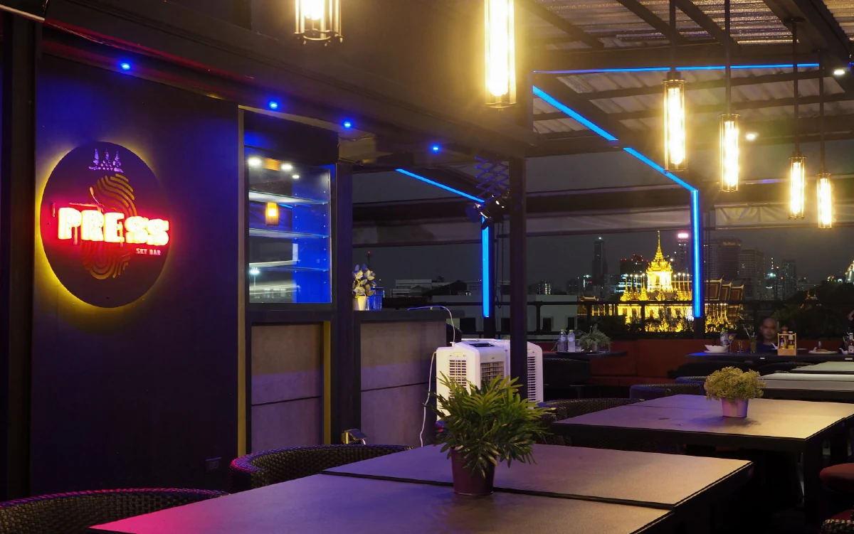 สำเริงอารมณ์บนดาดฟ้ายามราตรี ที่ 'The Press Sky Bar'