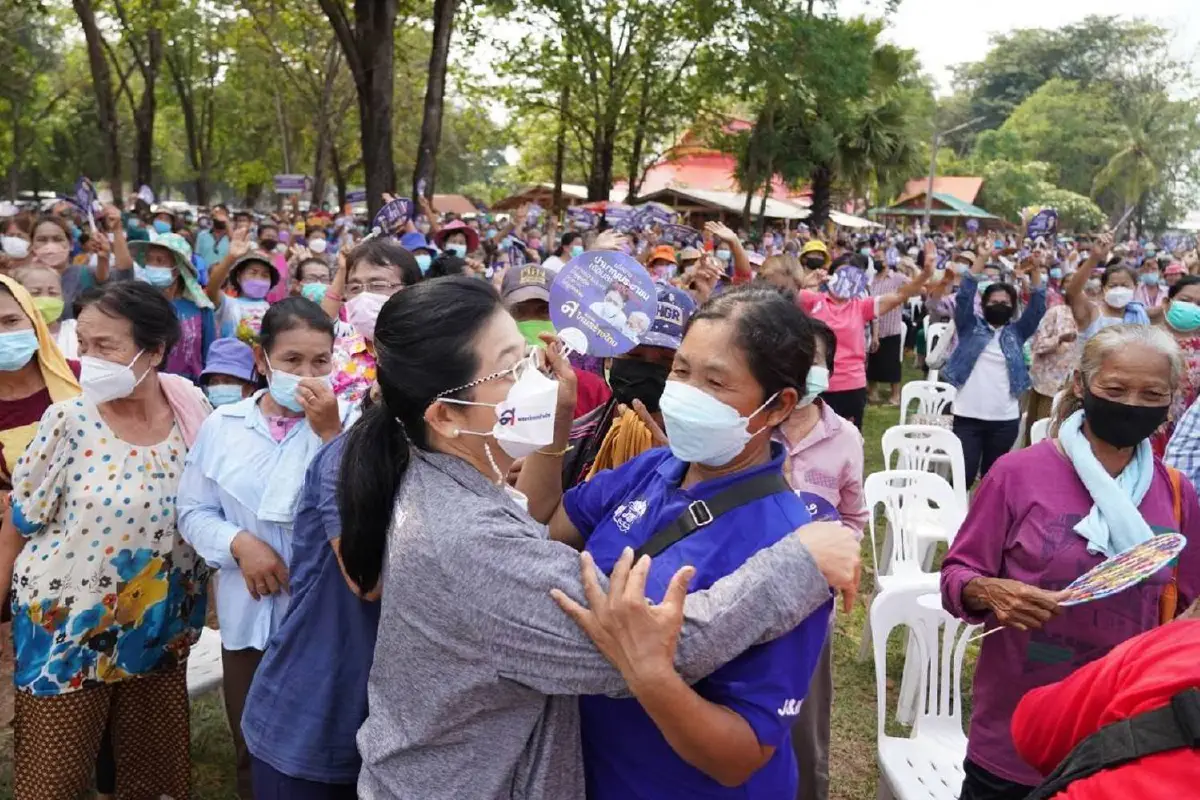  “สุดารัตน์”เปิดตัวผู้สมัครส.ส.หนองคายครบ 3 เขต