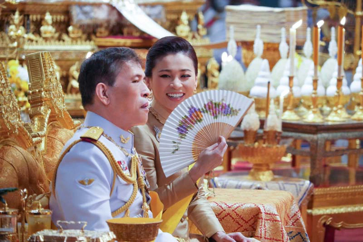 "ในหลวง-พระราชินี"เสด็จฯทรงบำเพ็ญพระราชกุศลในการพระราชพิธีฉัตรมงคล 