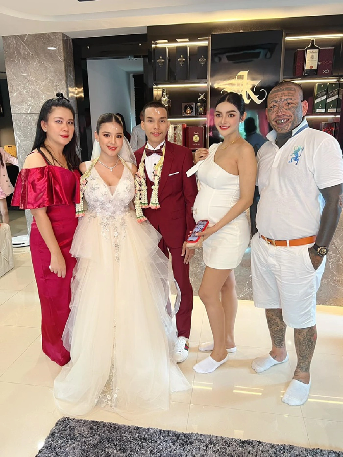 ปลื้มปริ่ม! “จูน” ลูกสาว “เก่ง ลายพราง” จูงมือแฟนหนุ่มเข้าประตูวิวาห์