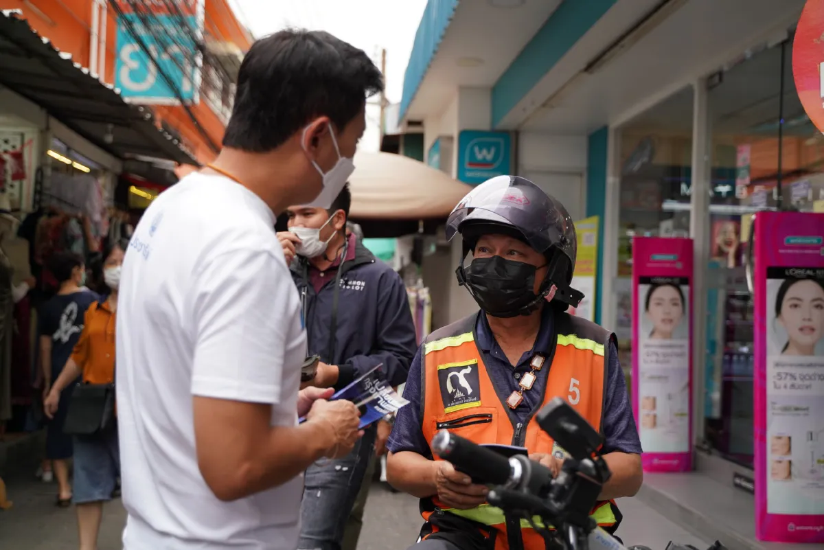 "สุชัชวีร์"นำคณะหาเสียงท่าน้ำวังหลังพบท่อน้ำอุดตัน