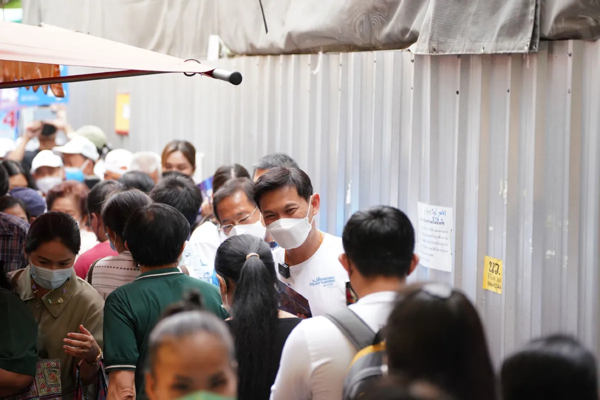 "สุชัชวีร์"นำคณะหาเสียงท่าน้ำวังหลังพบท่อน้ำอุดตัน