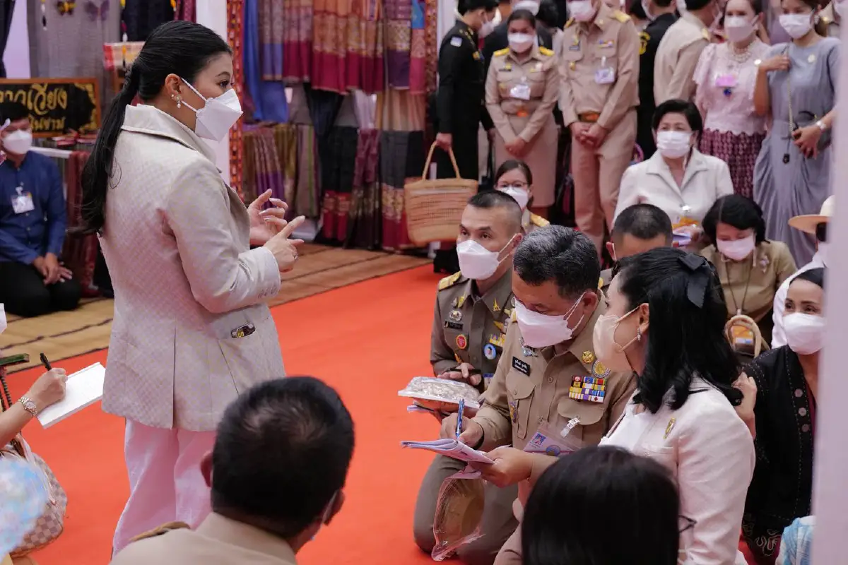 "พระองค์หญิง"พระราชทานคำแนะนำเพื่อยกระดับผลิตภัณฑ์ผ้าไทย