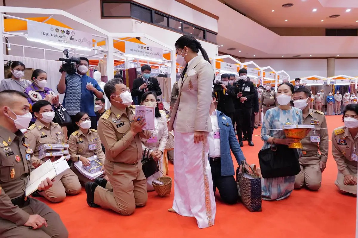 "พระองค์หญิง"พระราชทานคำแนะนำเพื่อยกระดับผลิตภัณฑ์ผ้าไทย