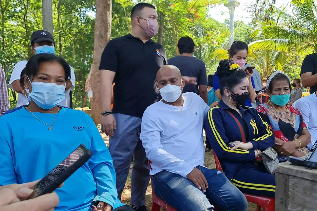 หมอปลาบุกวัดติดป้ายต้าน-เจ้าอาวาสรับดื่มเหล้าฉันหมูกระทะขอ3วันสึก