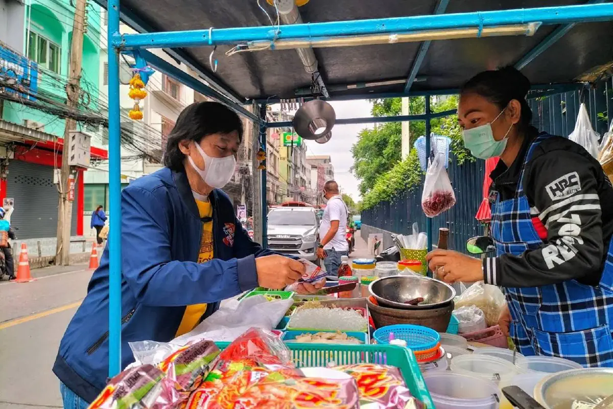 “ประภัสร์”ช่วยผู้สมัครส.ก.พระโขนงหาเสียง รับฟังปัญหาขยะ-โรงกลั่นกระทบชุมชน