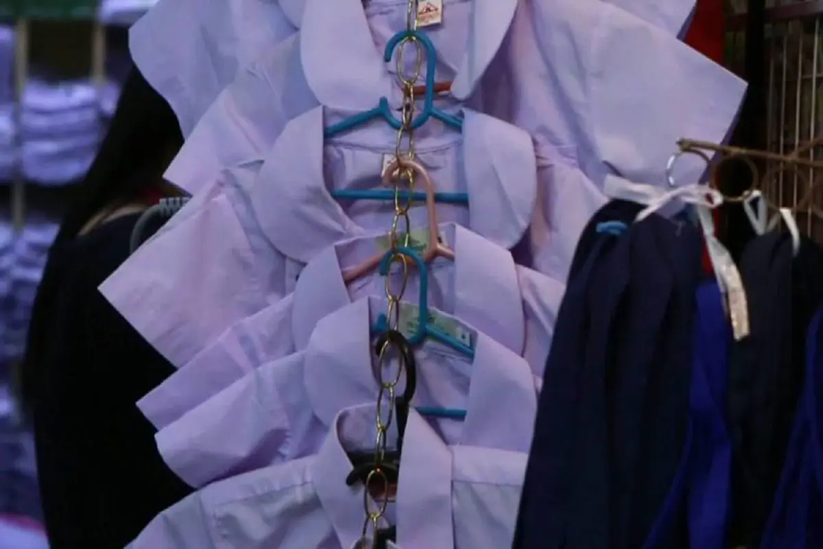 ตั้งราวปันสุขปี2รับ-บริจาคชุดนร.ช่วยผู้ปกครองลดค่าใช้จ่ายเปิดเทอม