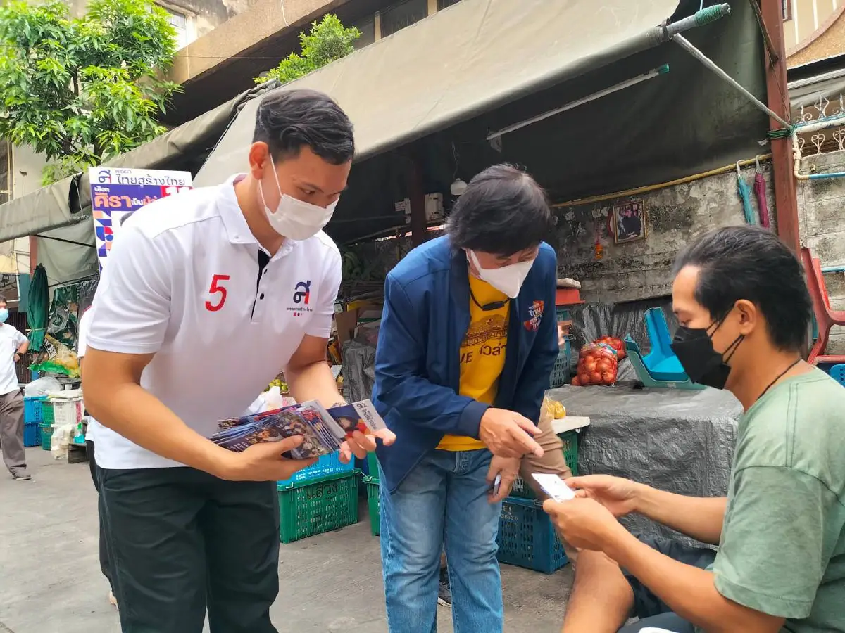 “ประภัสร์”ช่วยผู้สมัครส.ก.พระโขนงหาเสียง รับฟังปัญหาขยะ-โรงกลั่นกระทบชุมชน