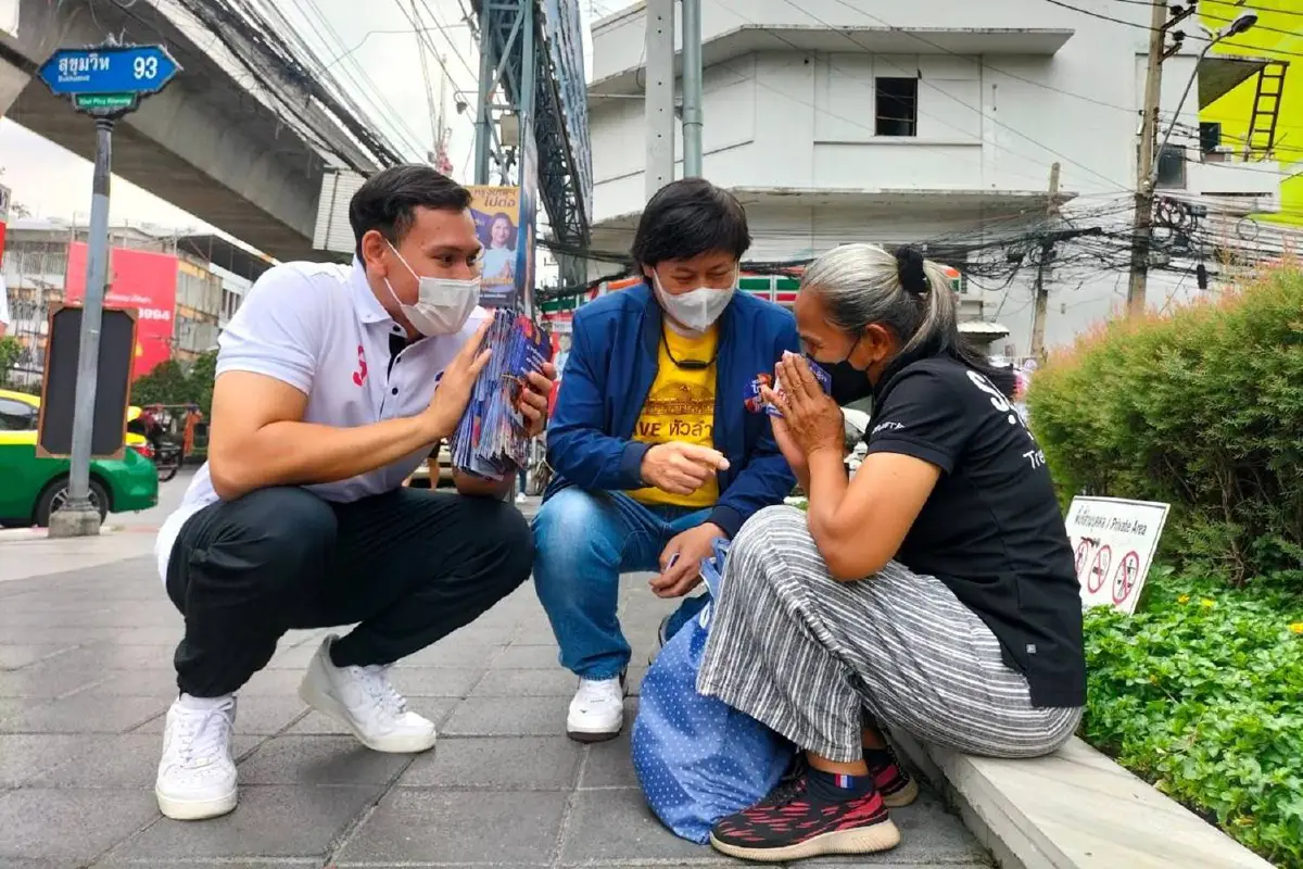 “ประภัสร์”ช่วยผู้สมัครส.ก.พระโขนงหาเสียง รับฟังปัญหาขยะ-โรงกลั่นกระทบชุมชน