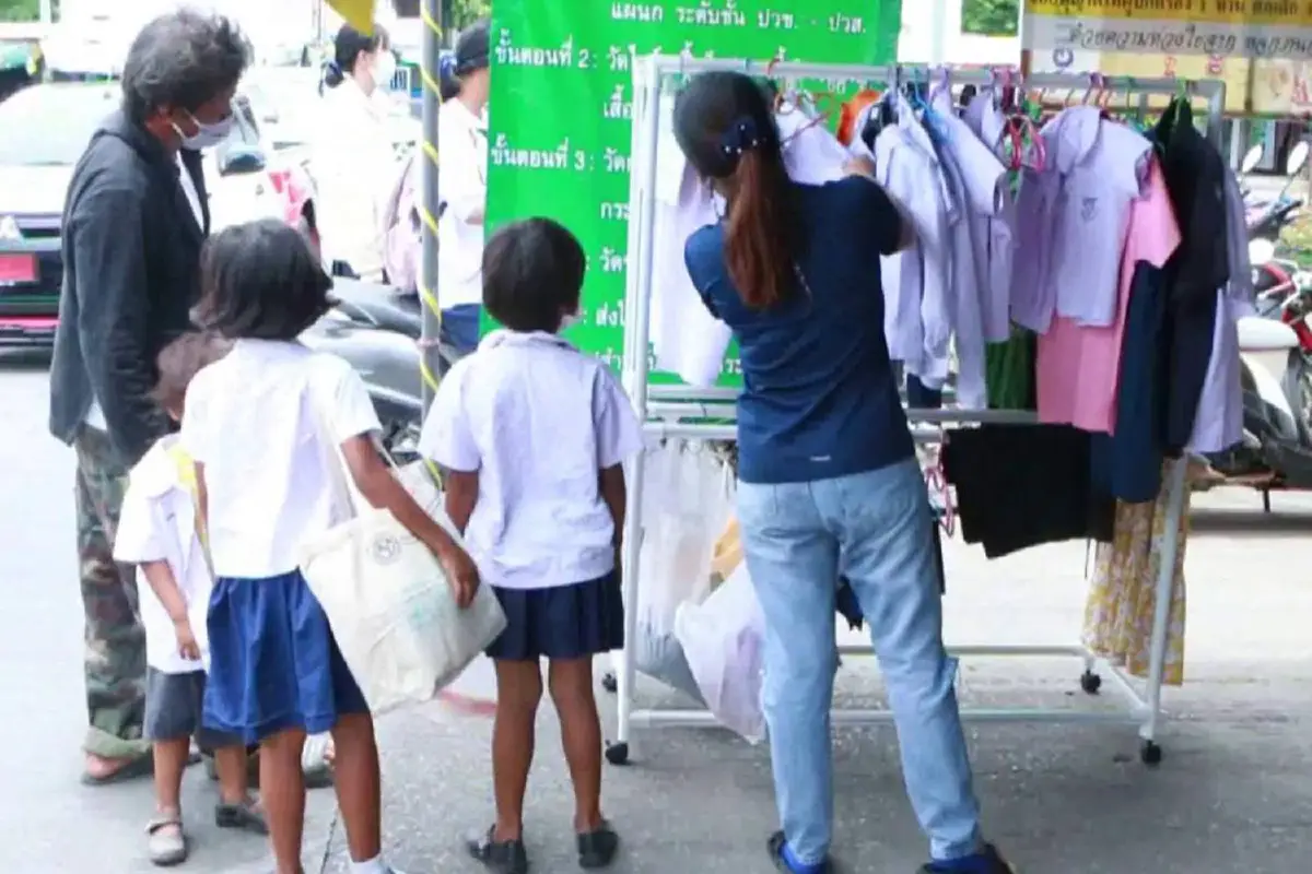 ตั้งราวปันสุขปี2รับ-บริจาคชุดนร.ช่วยผู้ปกครองลดค่าใช้จ่ายเปิดเทอม