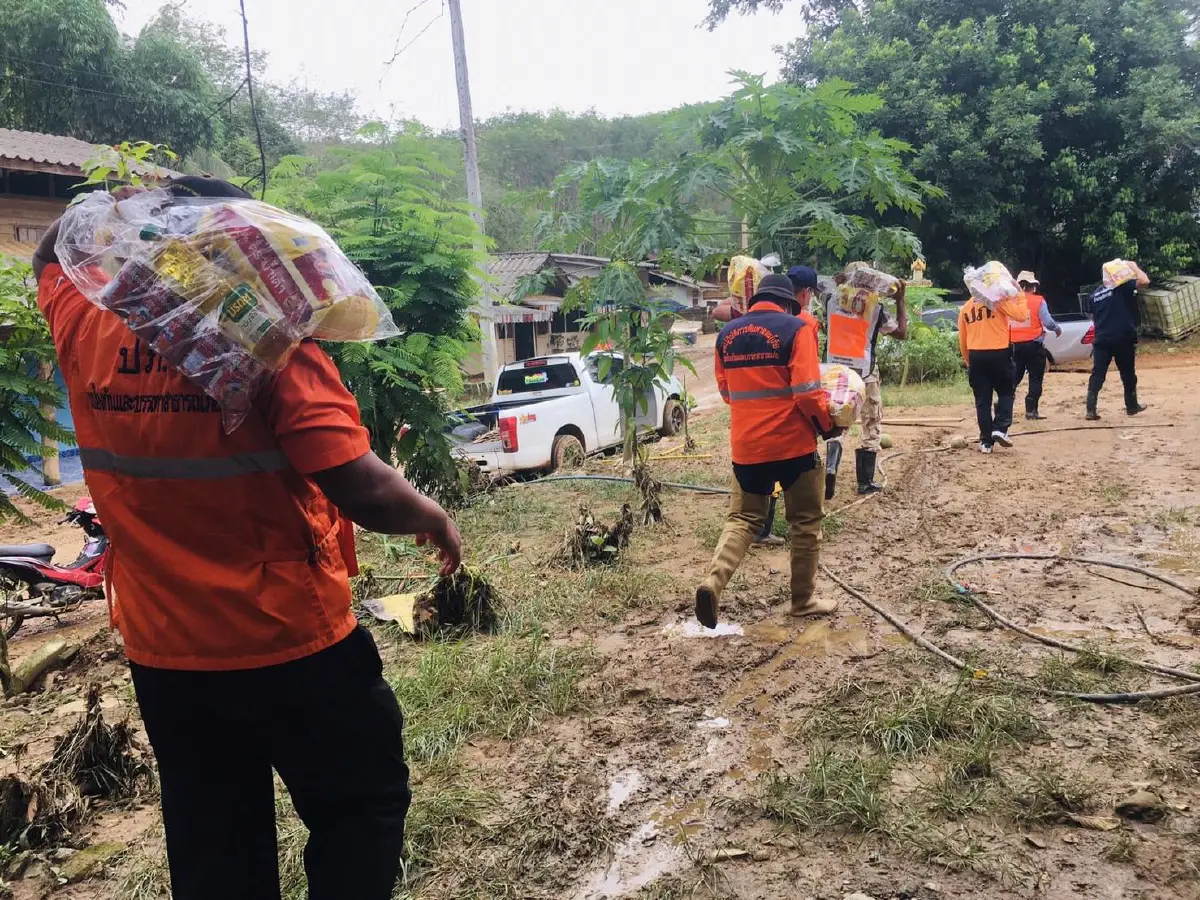 น้ำท่วมฉับพลันสุราษฎร์เดือดร้อน 328 ครัวเรือน 1,065 ราย