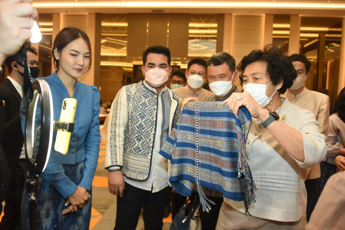 มหาดไทยเร่งพัฒนาศักยภาพผู้ประกอบการ OTOP ผ้าไทย 